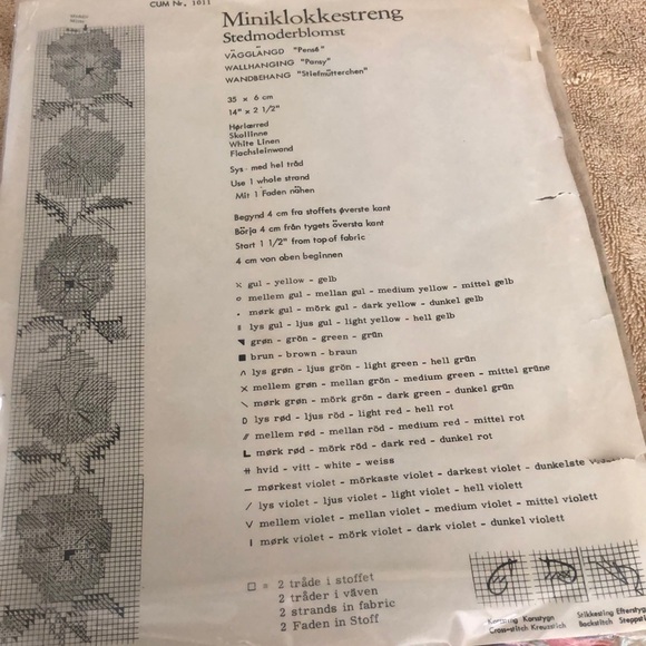 Miniklokkestreng Cross Stitch Kit Pansy Wallhanging 14x2.5” - Picture 1 of 5